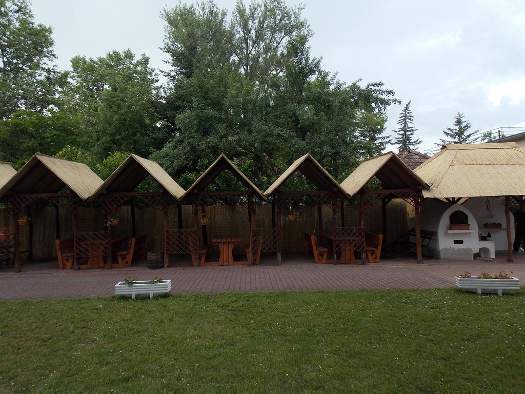 Hotel Family Балатонфельвар Екстер'єр фото